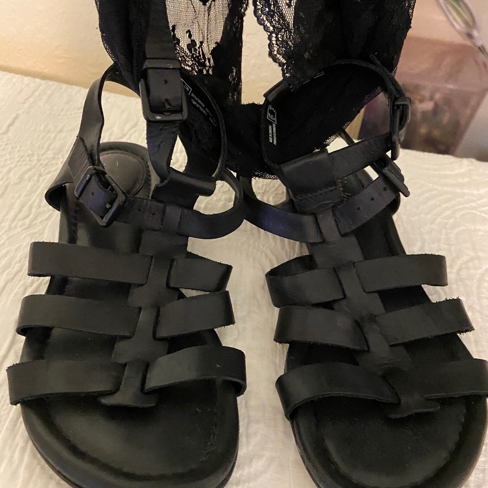 Clarks leather Size 7 Gladiator sandals
